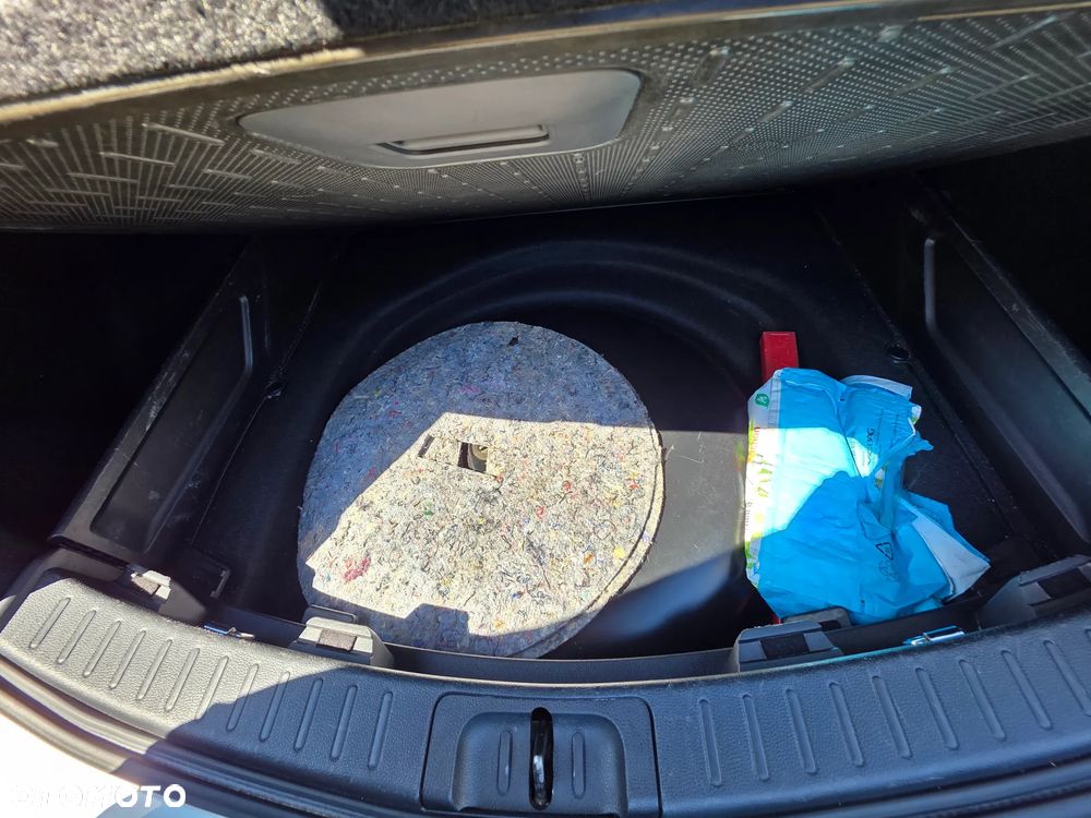 Toyota Corolla 1.8 Hybrid Comfort - 32