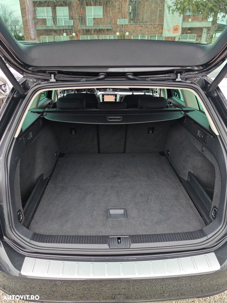 Volkswagen Passat - 11