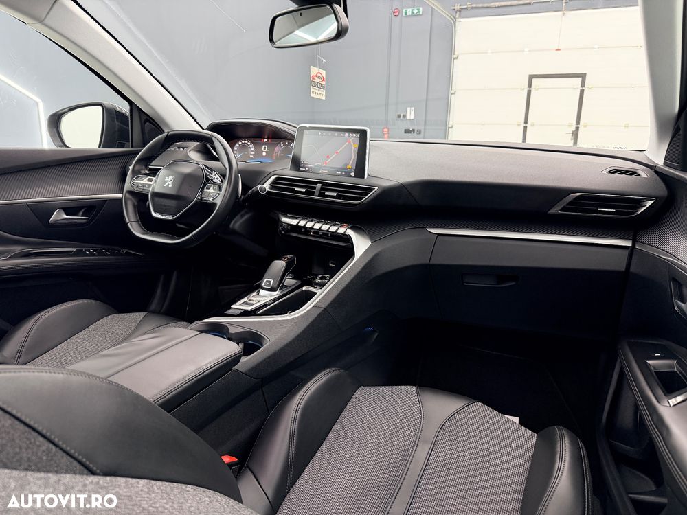 Peugeot 3008 1.2 PureTech Turbo S&S EAT6 Allure - 20