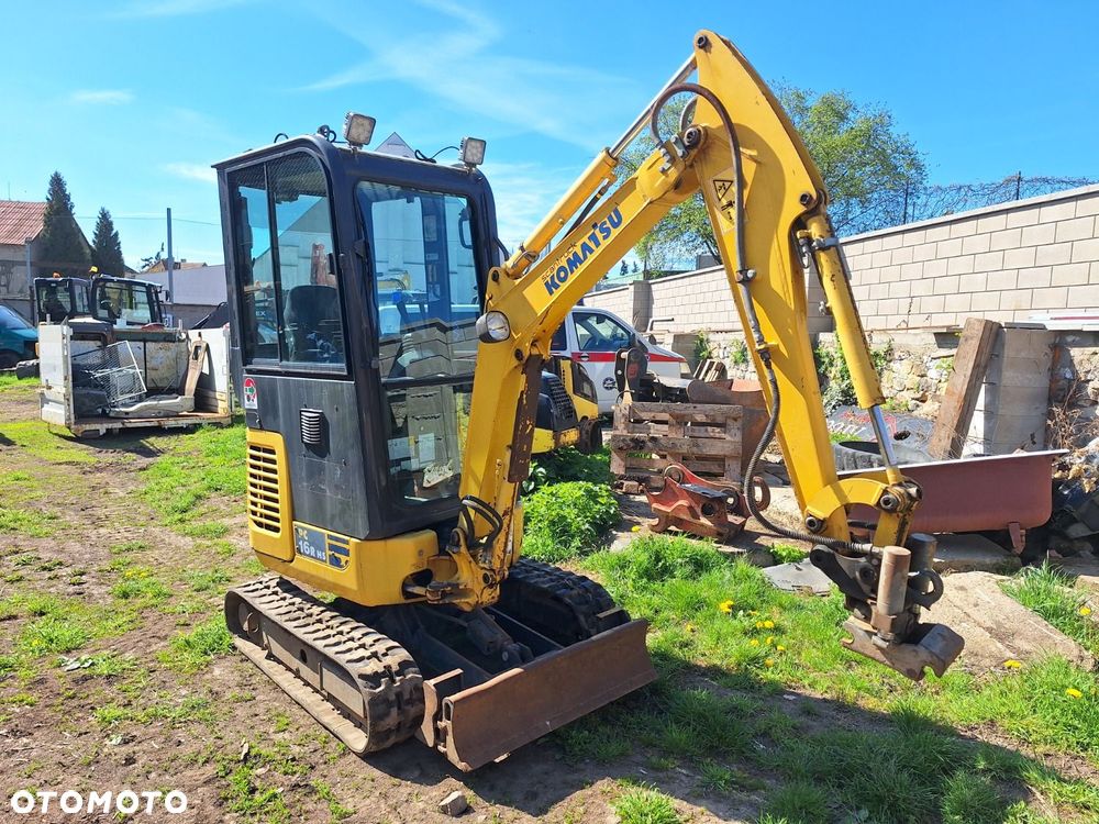 Komatsu Pc16R-3Hs - 3