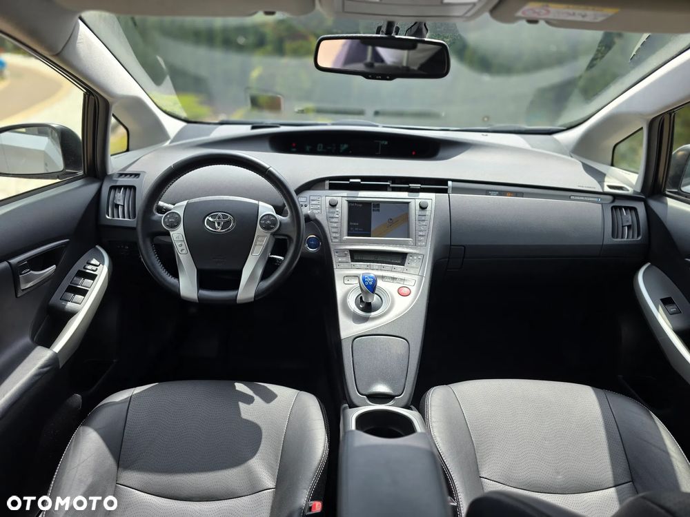 Toyota Prius 1.8 HSD Prestige - 11