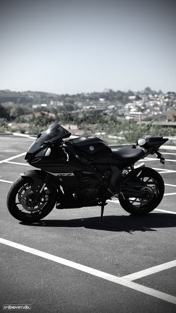 Yamaha R - 2