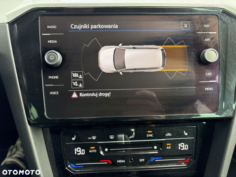 Volkswagen Passat - 22