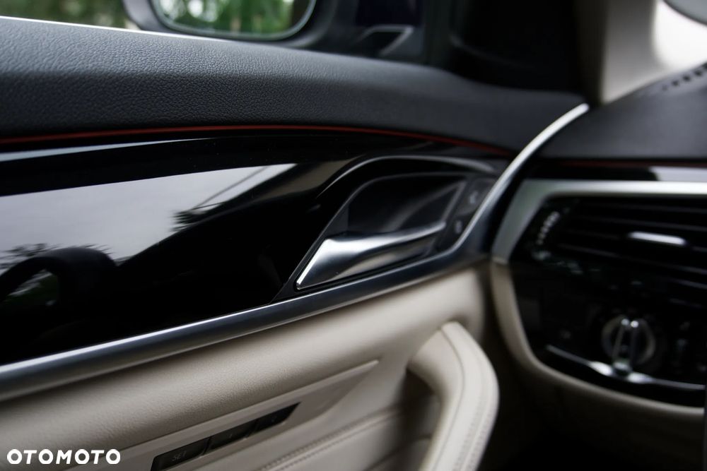 BMW Seria 5 520d xDrive MHEV - 32