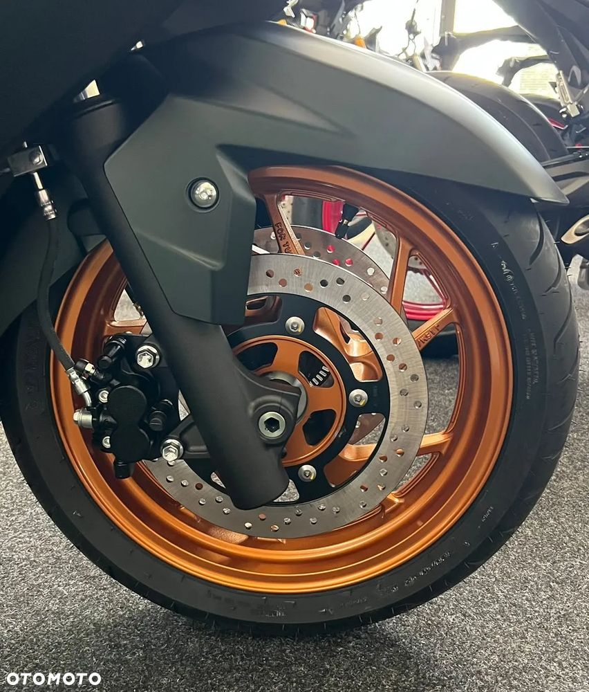 Suzuki Burgman - 15