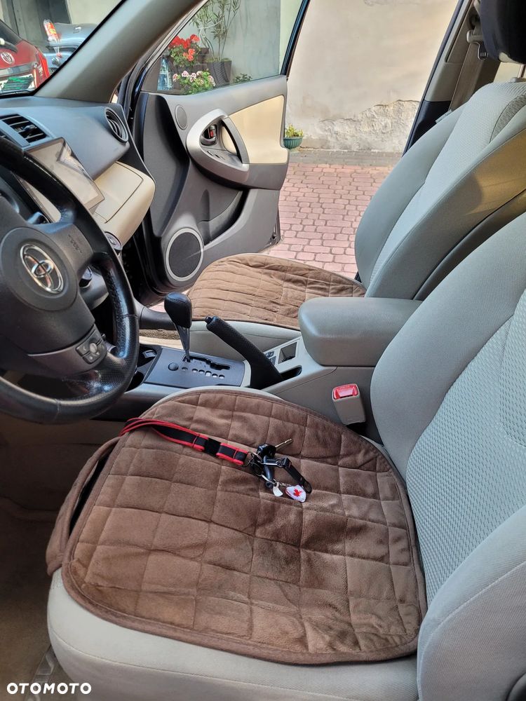 Toyota RAV4 - 10