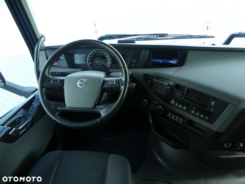 Volvo FH4 460 / EURO 6 / AUTOMAT / PEŁNY ADR / KLIMATYZACJA POSTOJOWA / - 31
