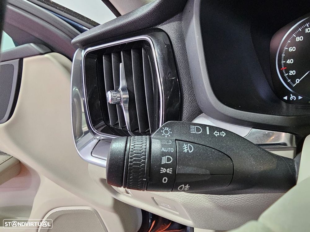 Volvo V60 2.0 D4 Momentum Geartronic - 18