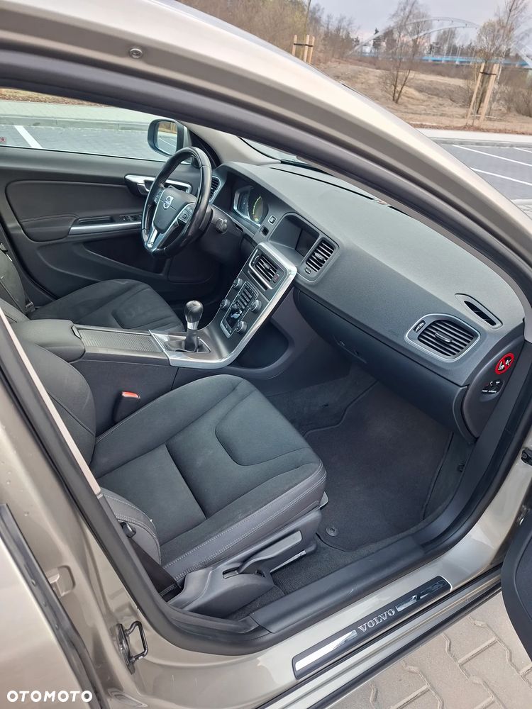 Volvo S60 T3 Momentum - 26