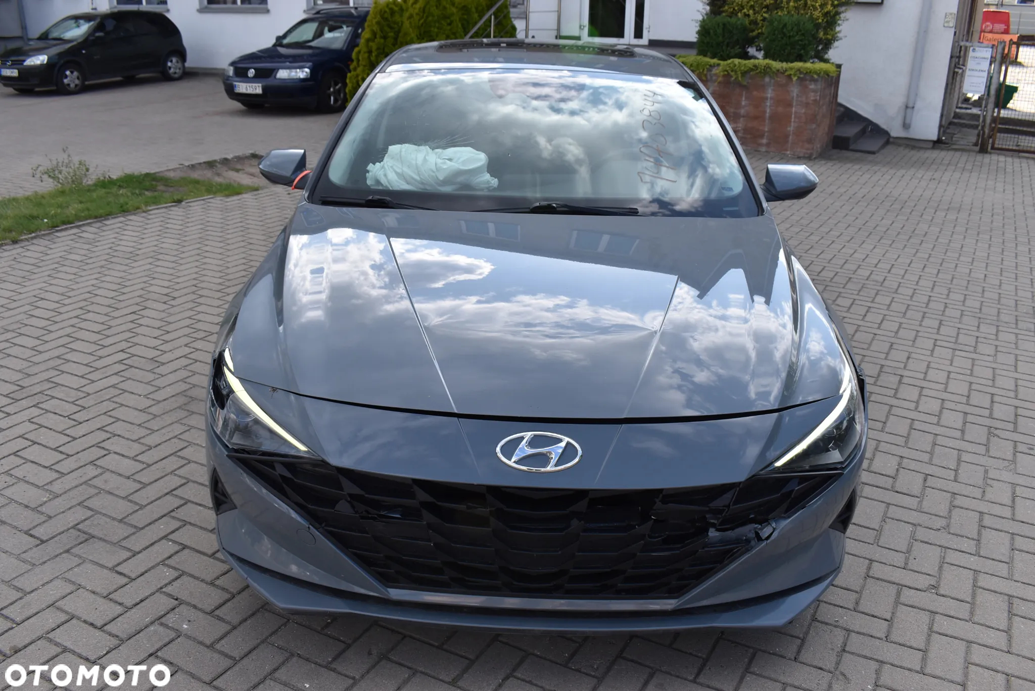 Hyundai Elantra - 2