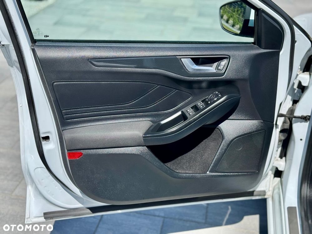 Ford Focus 1.5 EcoBlue Start-Stopp-System ST-LINE X - 12