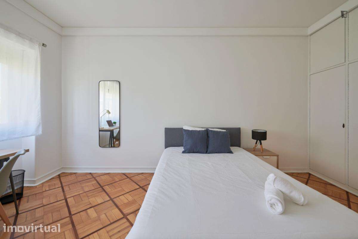 Quarto - localizado em São Sebastião Lisbon - Grande imagem: 4/28
