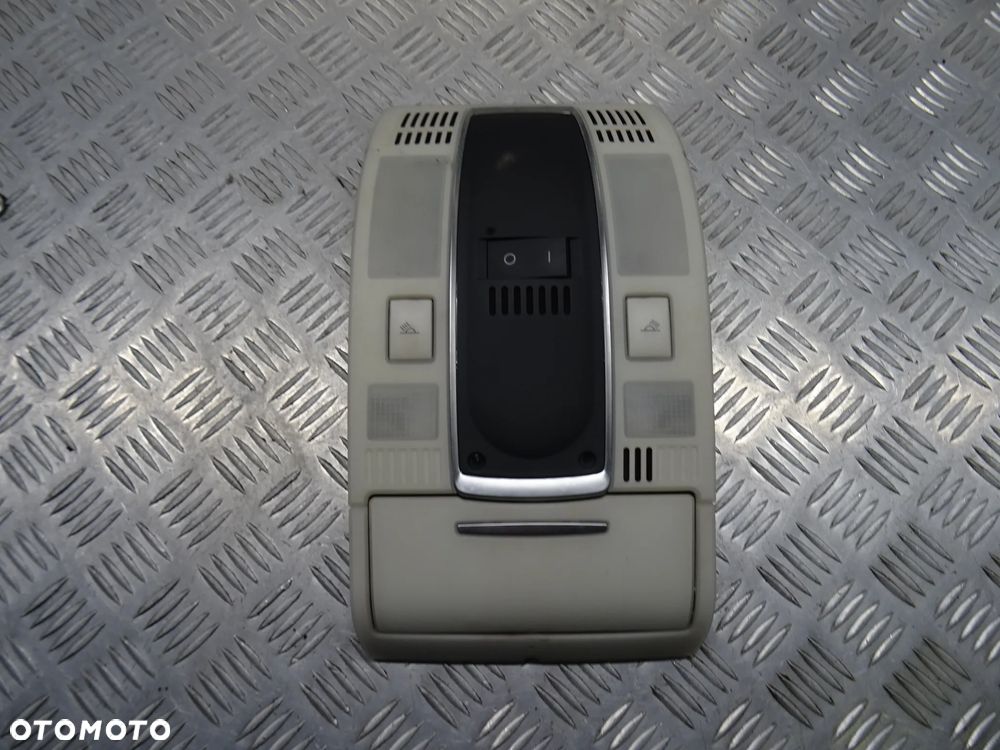 AUDI A6 C6 KOMBI 04-07 4.2 V8 LAMPKA OŚWIETLENIE KABINY 4F0951177 - 1