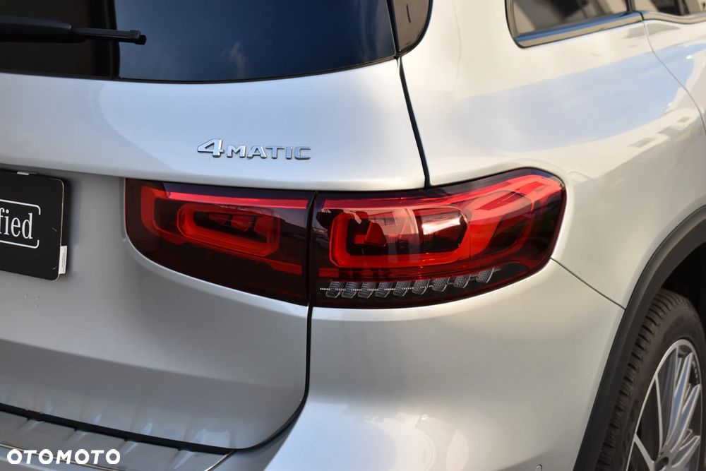 Mercedes-Benz GLB 200 4-Matic AMG Line 8G-DCT - 8
