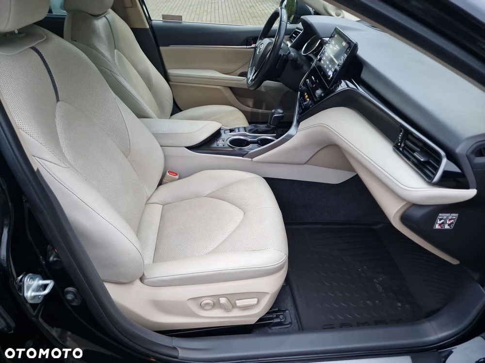 Toyota Camry 2.5 Hybrid Executive CVT - 15