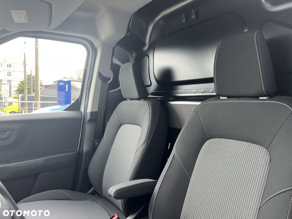 Ford Transit Courier - 11