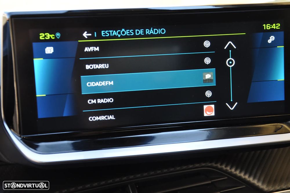 Peugeot e-2008 50 kWh GT Pack - 42