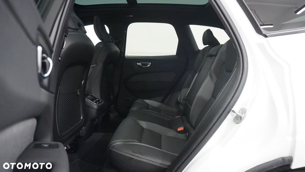 Volvo XC 60 B5 B AWD Ultra Black Edition - 13