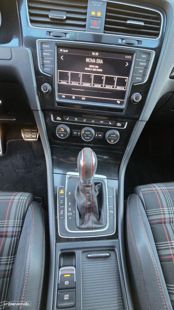 VW Golf GTI Performance BlueMotion DSG - 13