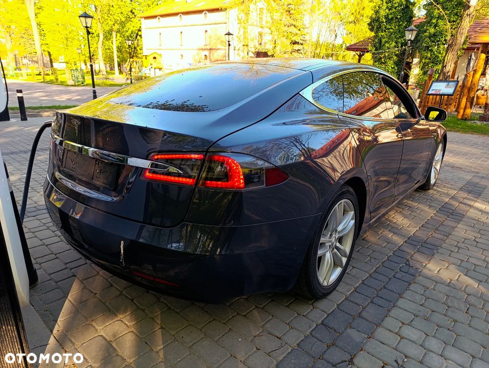 Tesla Model S - 14