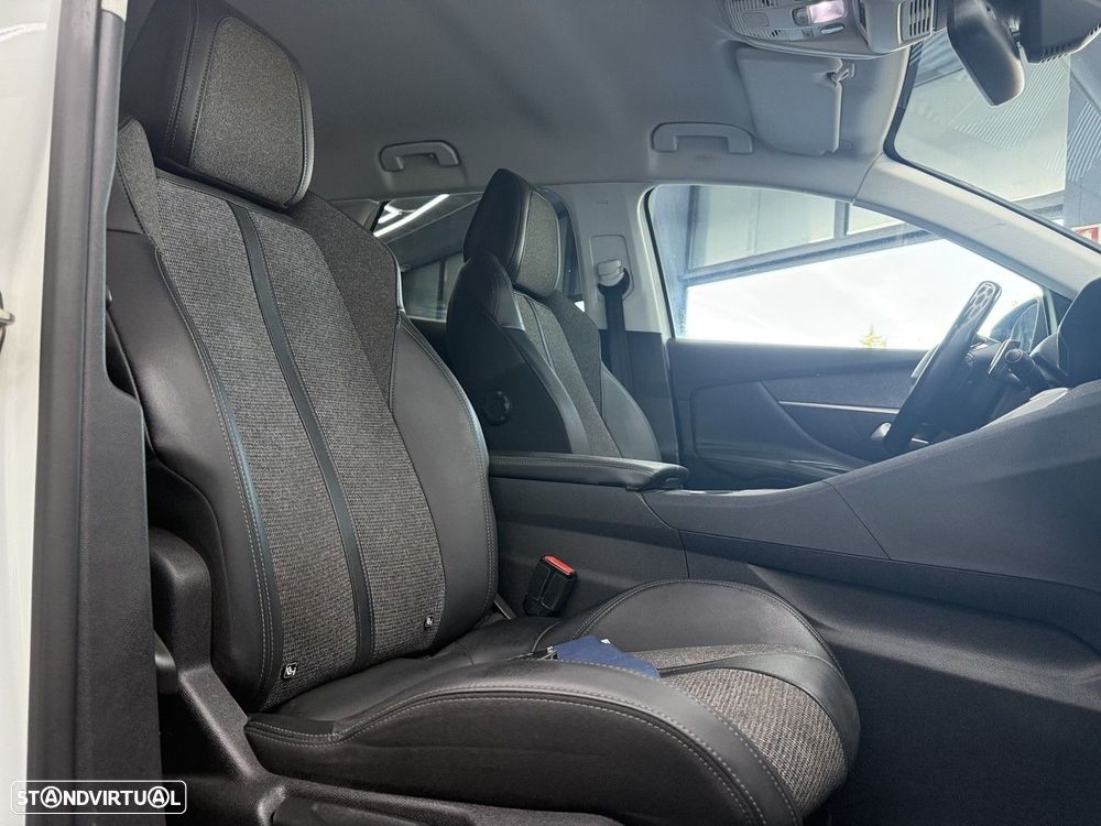 Peugeot 3008 1.2 PureTech Allure Pack EAT8 - 17