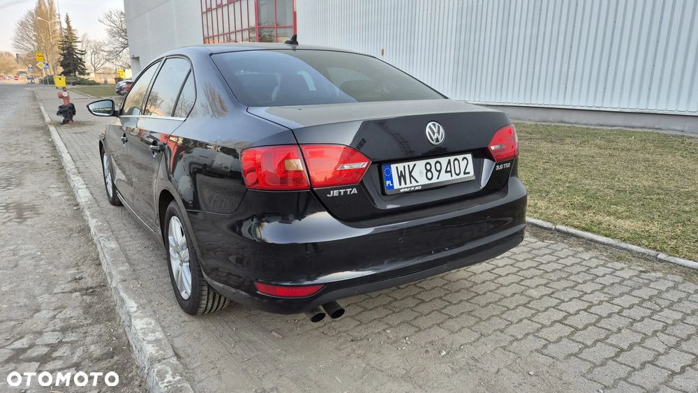 Volkswagen Jetta 2.0 TDI Highline DSG - 4