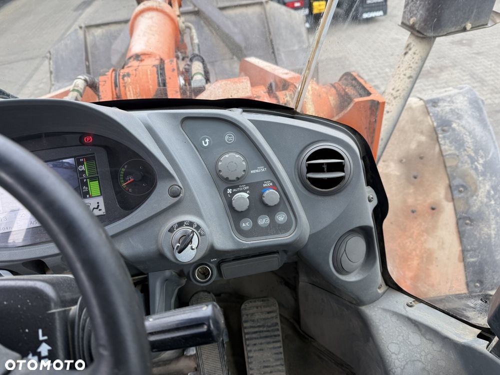 Hitachi ZW310-6 - 11