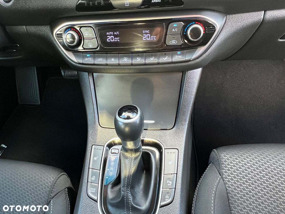 Hyundai i30 1.6 D Premiere Luxury DCT - 13