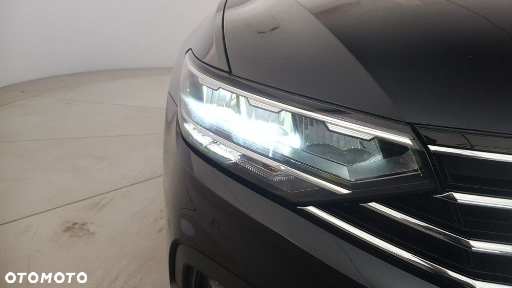 Volkswagen Passat - 11