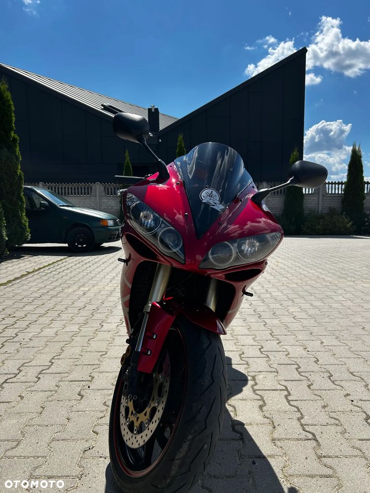 Yamaha R1 - 11