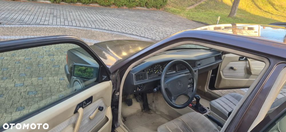 Mercedes-Benz W201 (190) - 7