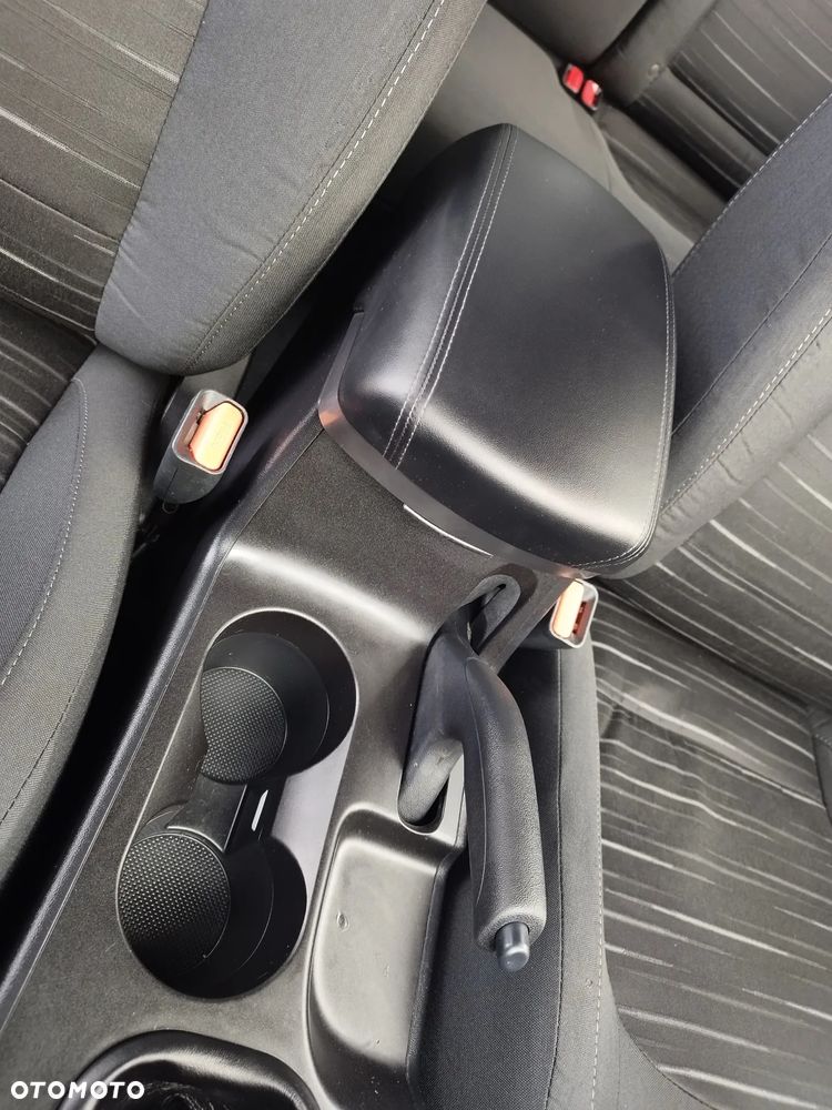 Hyundai ix35 1.6 2WD Fifa World Cup Edition - 29