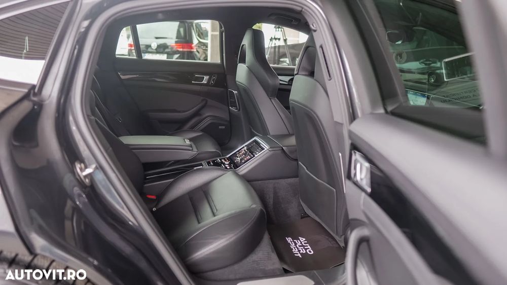 Porsche Panamera 4 E-Hybrid - 36