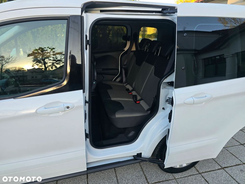 Ford Tourneo Courier 1.5 TDCi Titanium - 22