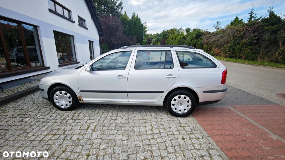 Skoda Octavia 1.6 FSI Ambiente - 2