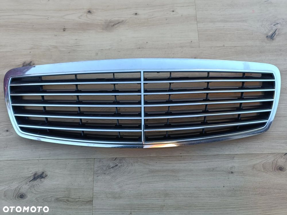MERCEDES W211 AVANTGARDE GRIL ATRAPA PRZEDNIA IGŁA - 1