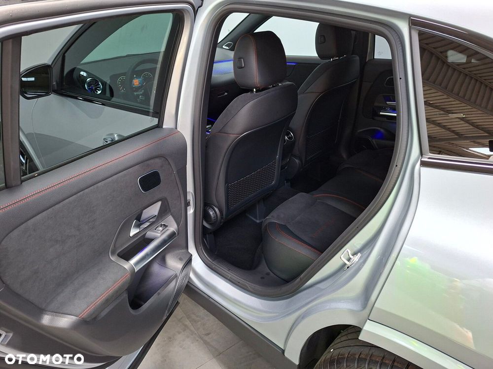 Mercedes-Benz GLA - 28