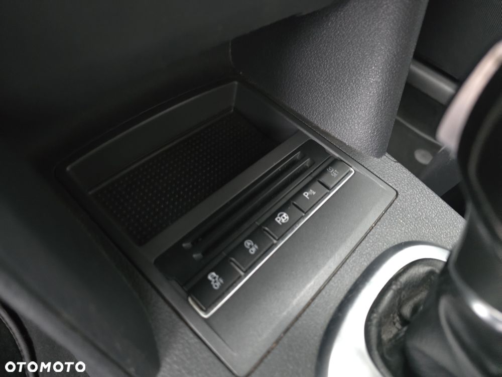 Volkswagen Touran 1.6 TDI DPF BlueMotion Technology DSG Highline - 20