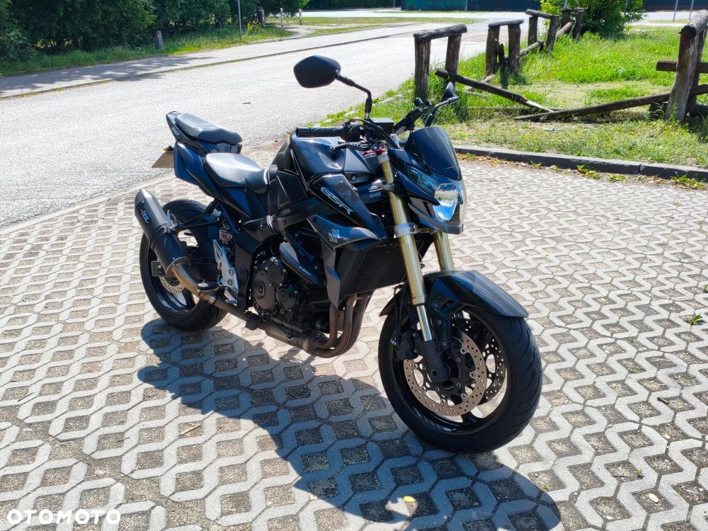 Suzuki GSR - 1