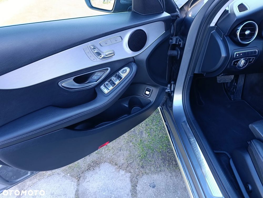 Mercedes-Benz Klasa C 300 d 9G-TRONIC - 24