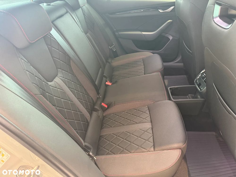 Skoda Octavia 2.0 TSI RS DSG - 9