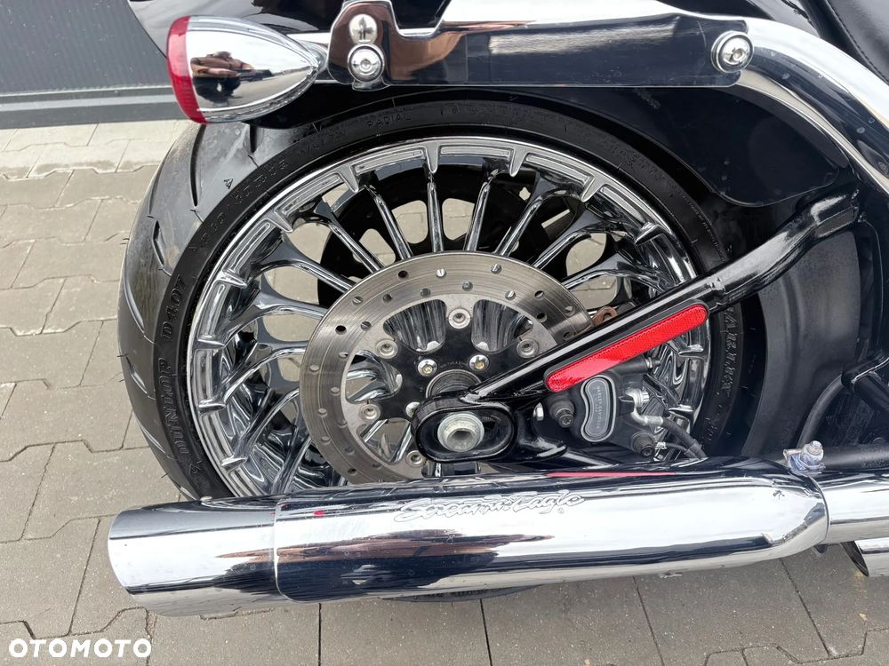 Harley-Davidson Softail Breakout - 16