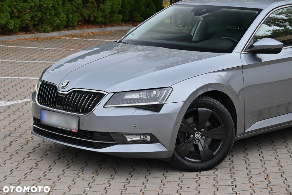 Skoda Superb 2.0 TDI DSG Premium Edition - 29