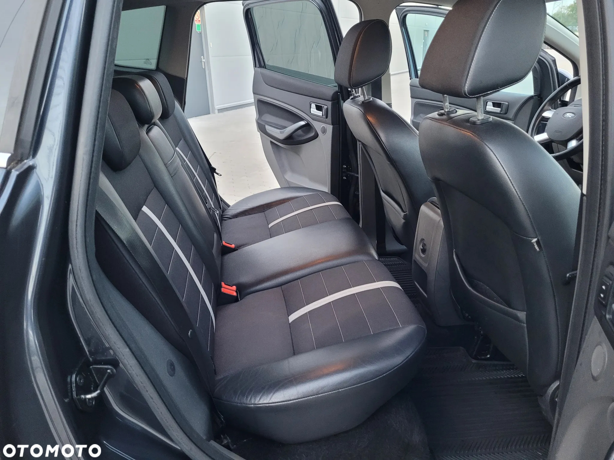 Ford Kuga 2.0 TDCi 2x4 Titanium - 19