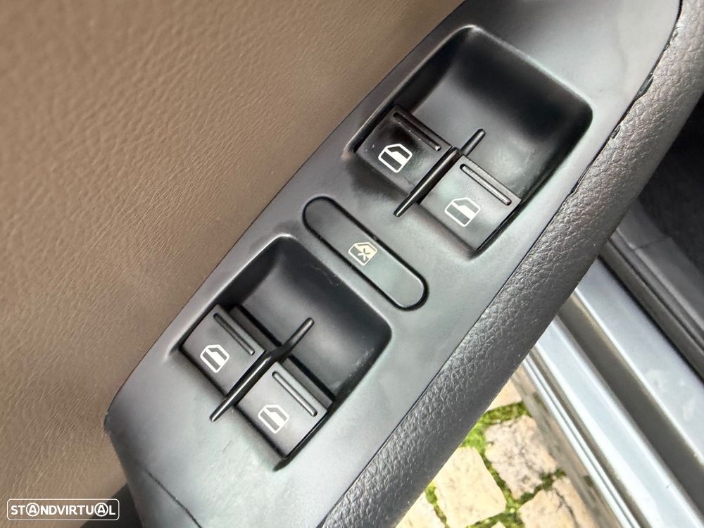 VW Jetta 1.6 TDi Confortline - 21