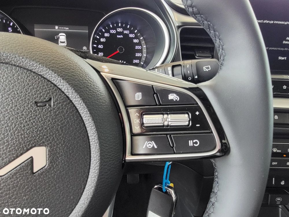Kia XCeed - 18
