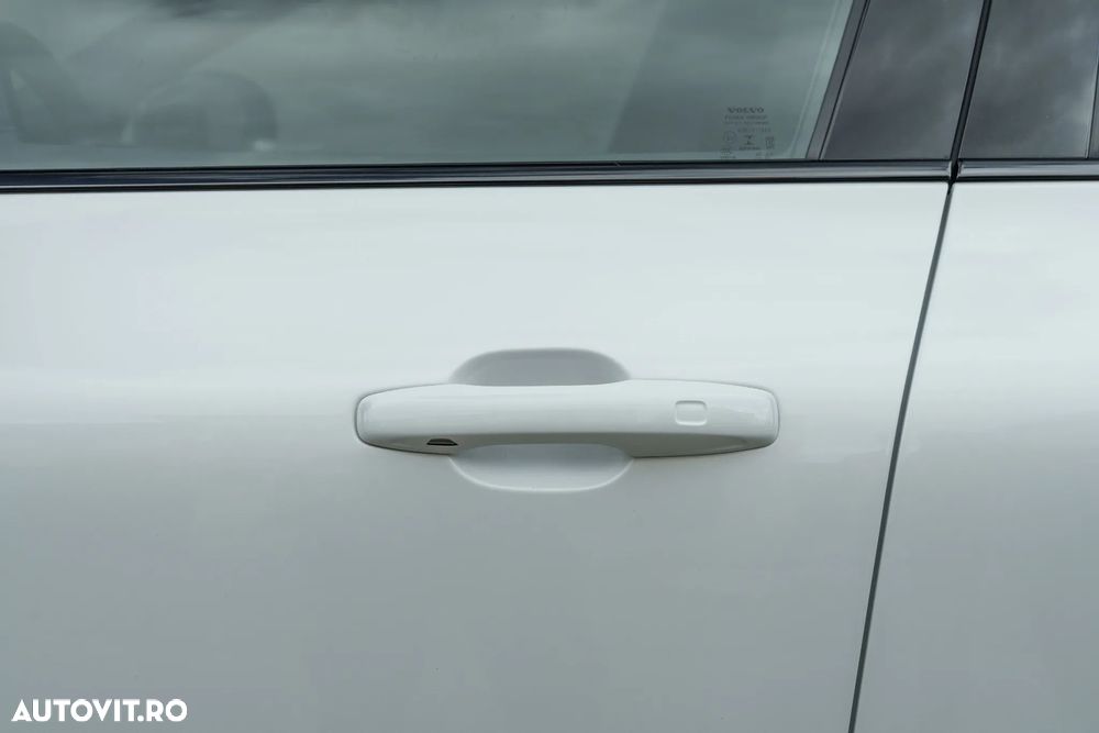 Volvo XC 60 B4 MHEV R-Design - 14