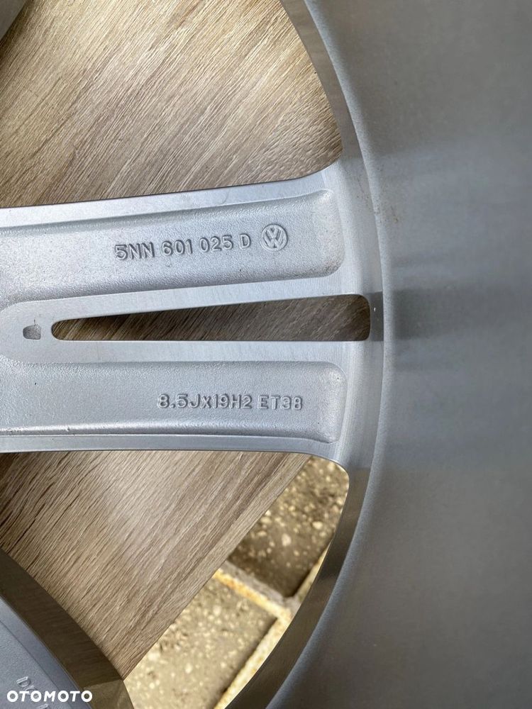 FELGA ALUMINIOWA VW TIGUAN II 5NN601025D 8,5JX19 ET38 5X112 - 3