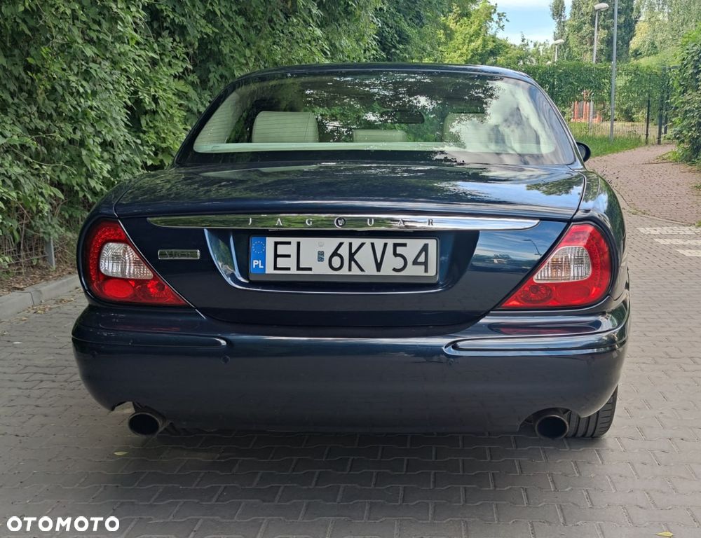Jaguar XJ - 12