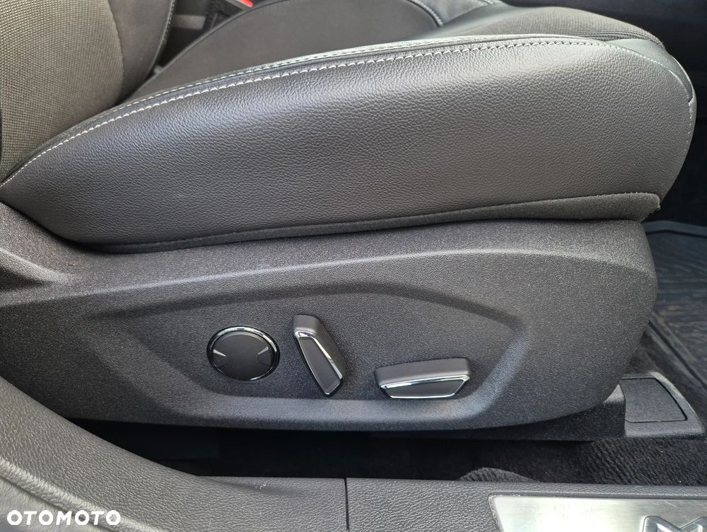 Ford Mondeo 2.0 EcoBoost Titanium - 24